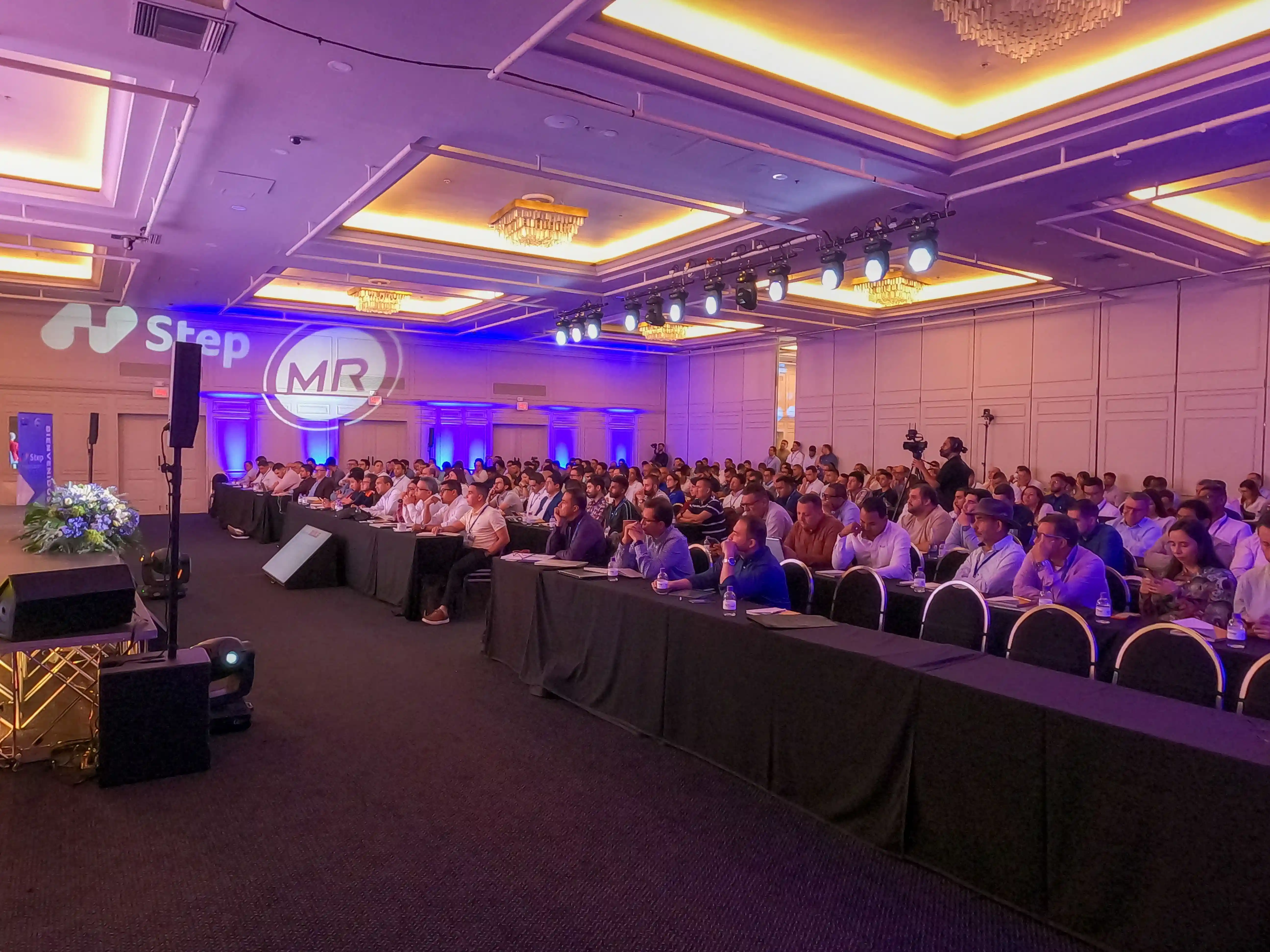 Fondo del evento STEP